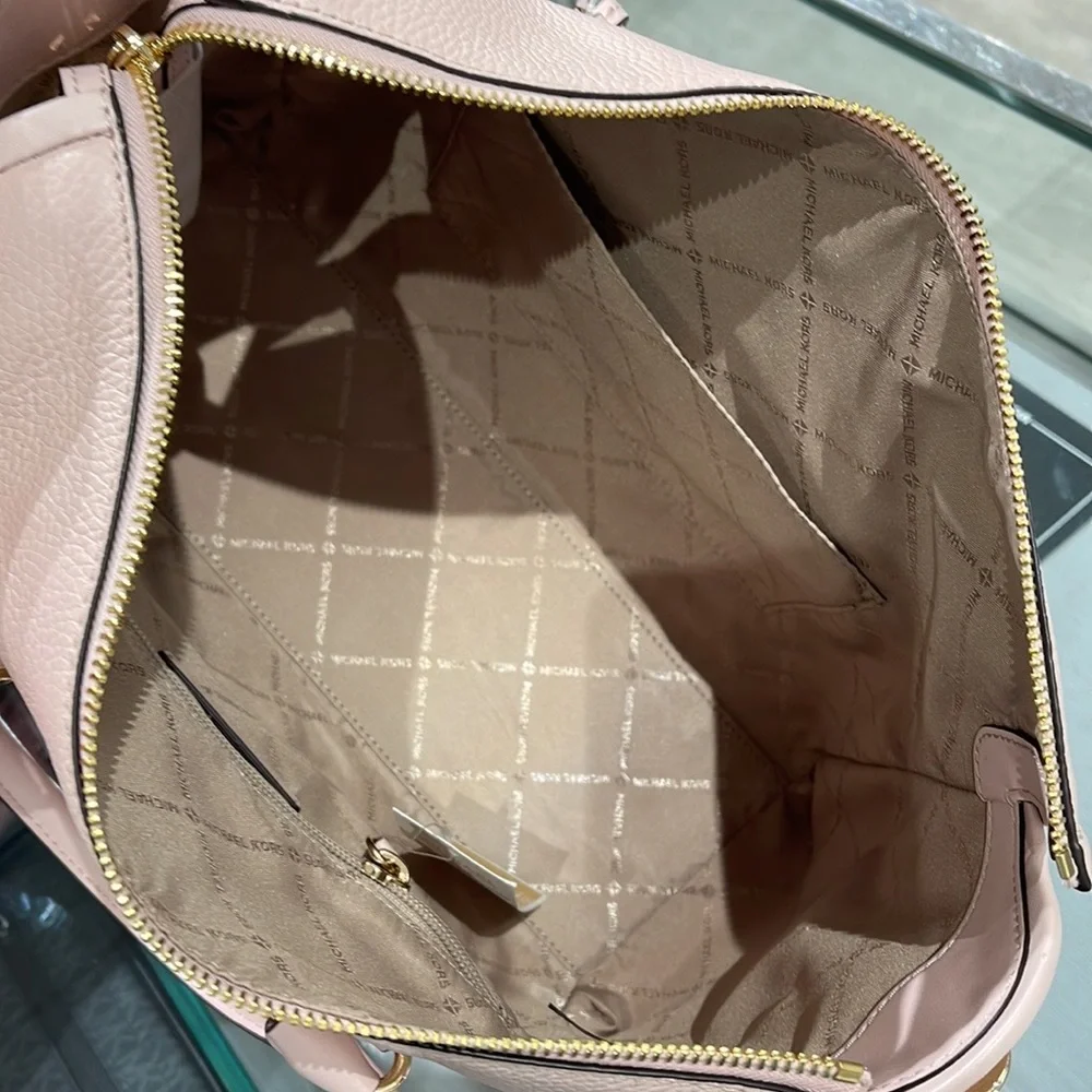 MICHAEL KORS 
Carine Large Pebbled Leather Top Zip Satchel
Powder Blush
NWT - Picture 12 of 16